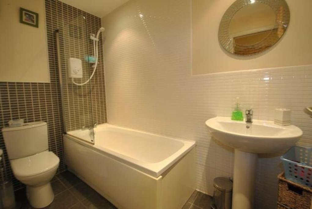 Executive 2 Bed 2 Bath - Free Parking Leilighet Glasgow Eksteriør bilde